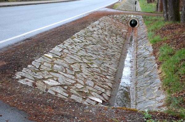 Ditch Landscaping in Thousand Oaks