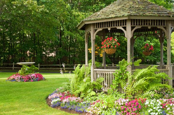 Backyard Landscaping Service in Thousand Oaks