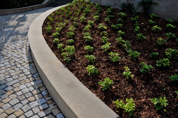 Commercial Mulching in Thousand Oaks